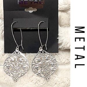 NWT! METAL Silver Tone Filagree Teardrop Dangle Boho Western Fashion Earrings